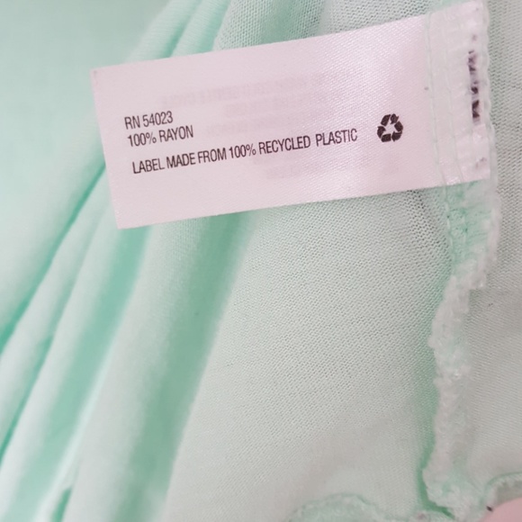 Gap Tee - Picture 3 of 3