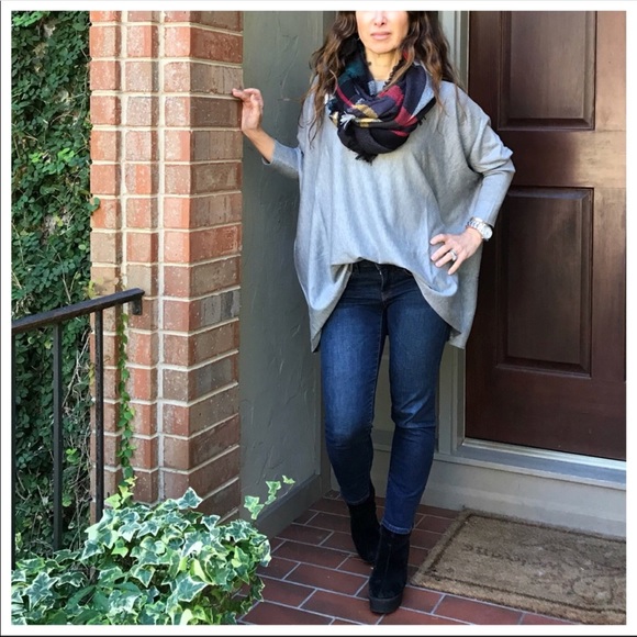 ✨LAST ONE ✨Paris loose fit sweater - Picture 3 of 8