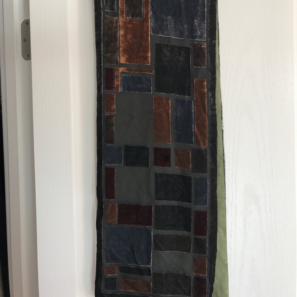 Velvet scarf