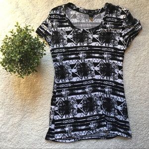 Rue 21 black and white patterned shirt