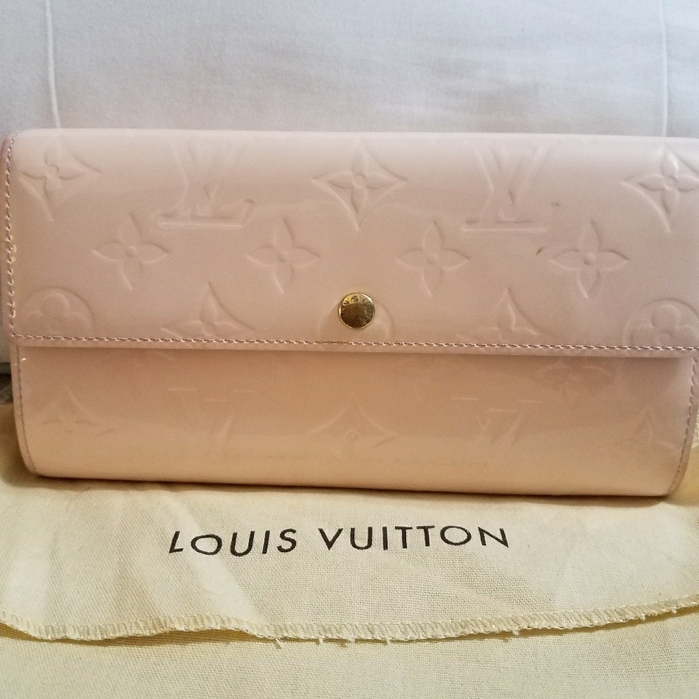 Louis Vuitton Vernis Sarah Wallet in Marshmallow