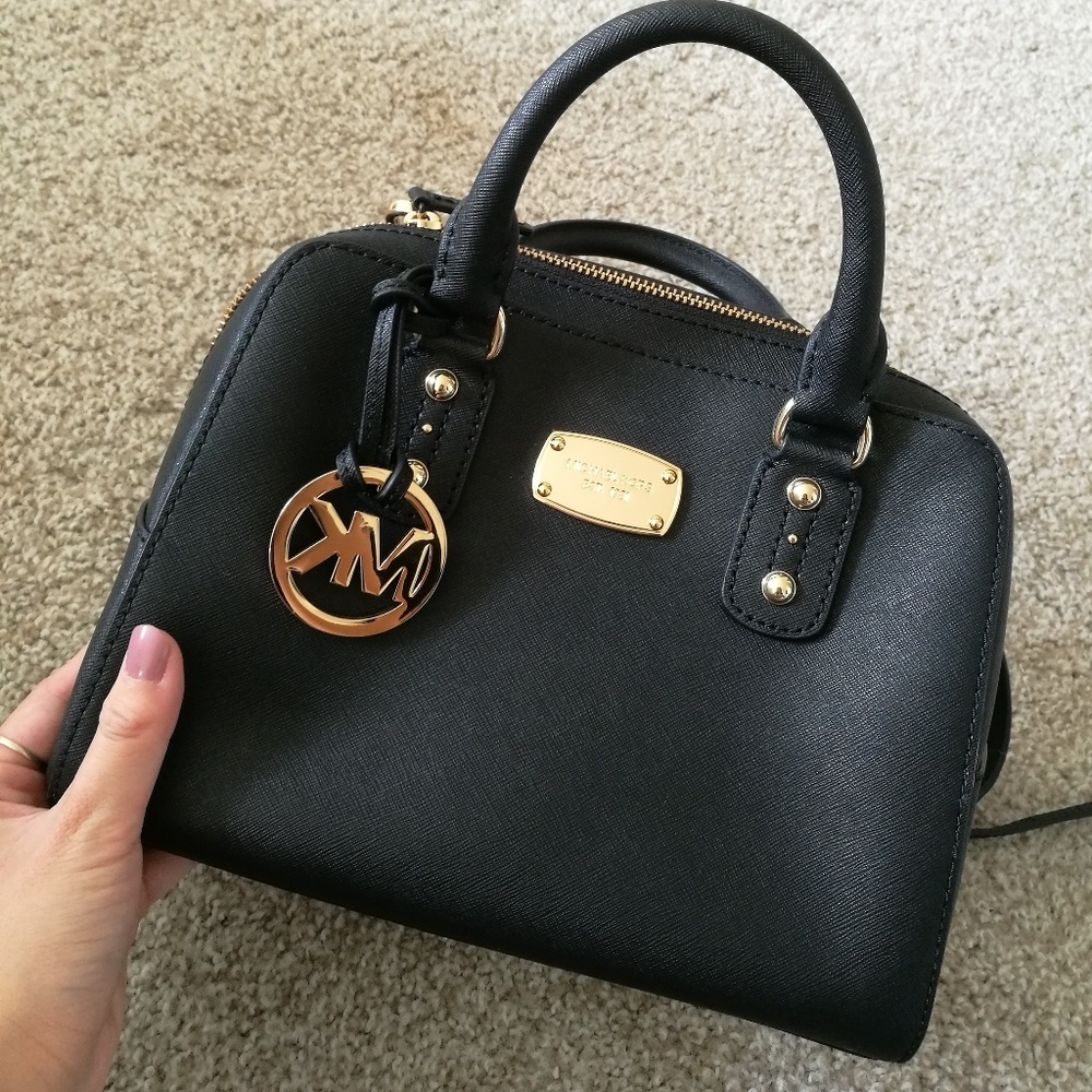 Micheal Kors cross body bag