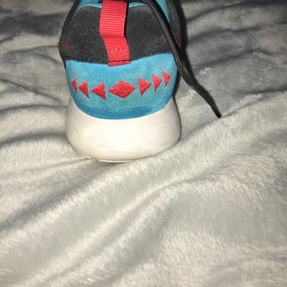 Shoes - Picture 2 of 4