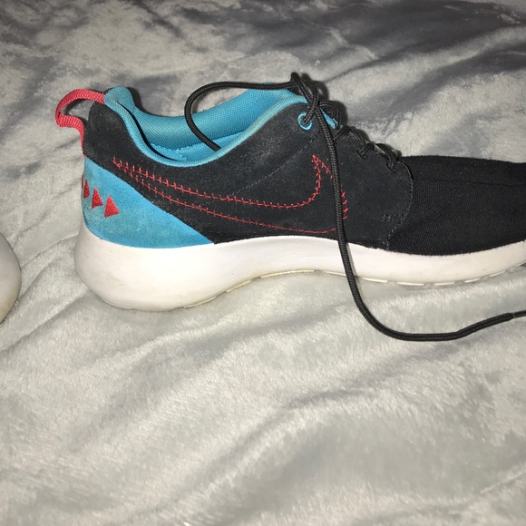 Shoes - Picture 3 of 4