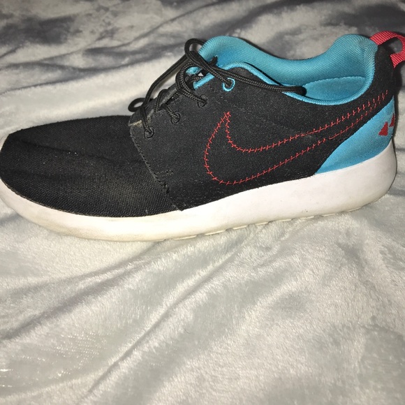 Shoes - Picture 4 of 4