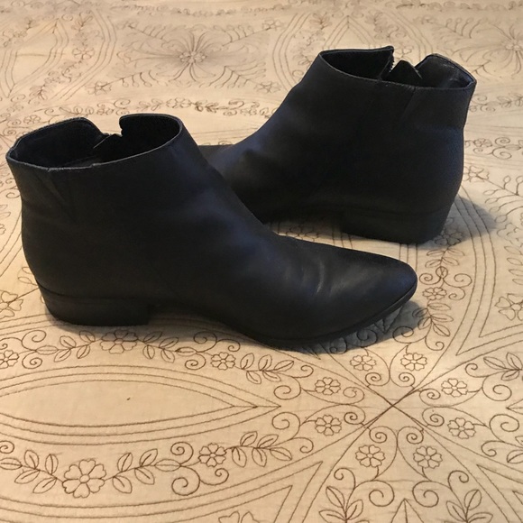Shoes - Black ankle booties