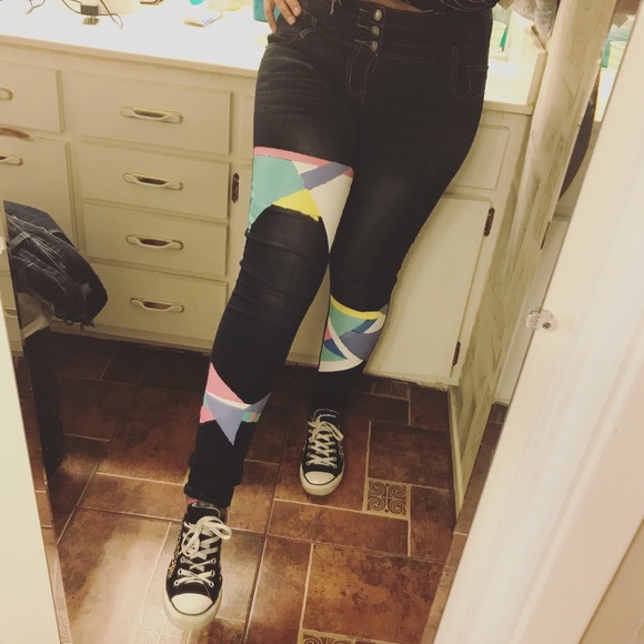 Custom painted geometric design pastel color jeans - Picture 4 of 6