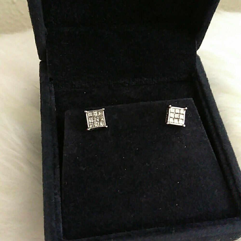 Earrings - Picture 2 of 4
