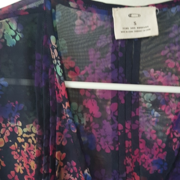 Sheer abstract floral blouse - Picture 2 of 2