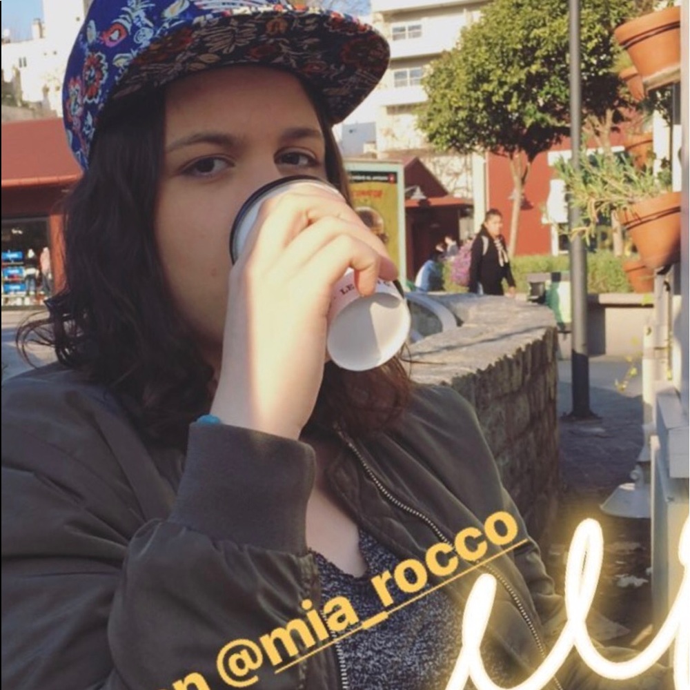 Meet your Posher, Mia