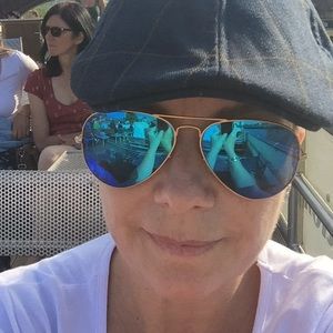 Meet your Posher, Isa