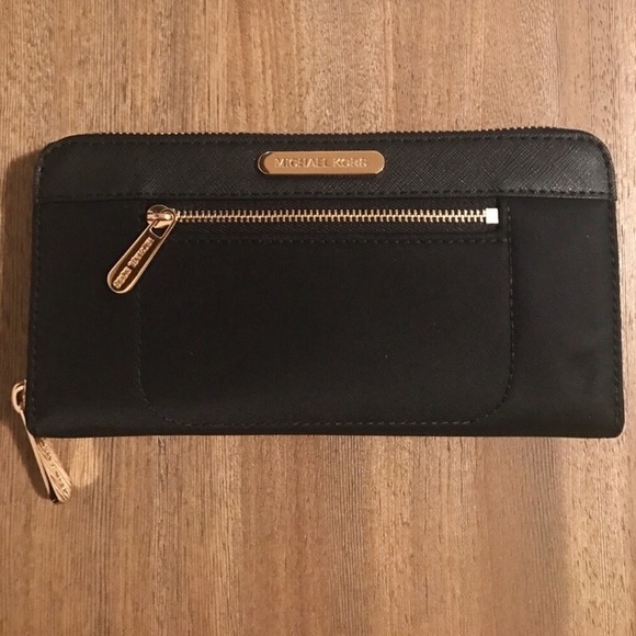 Michael Kors Handbags - 🆕 Michael Kors Wallet