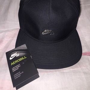 New Nike Dri Fit Snap Back