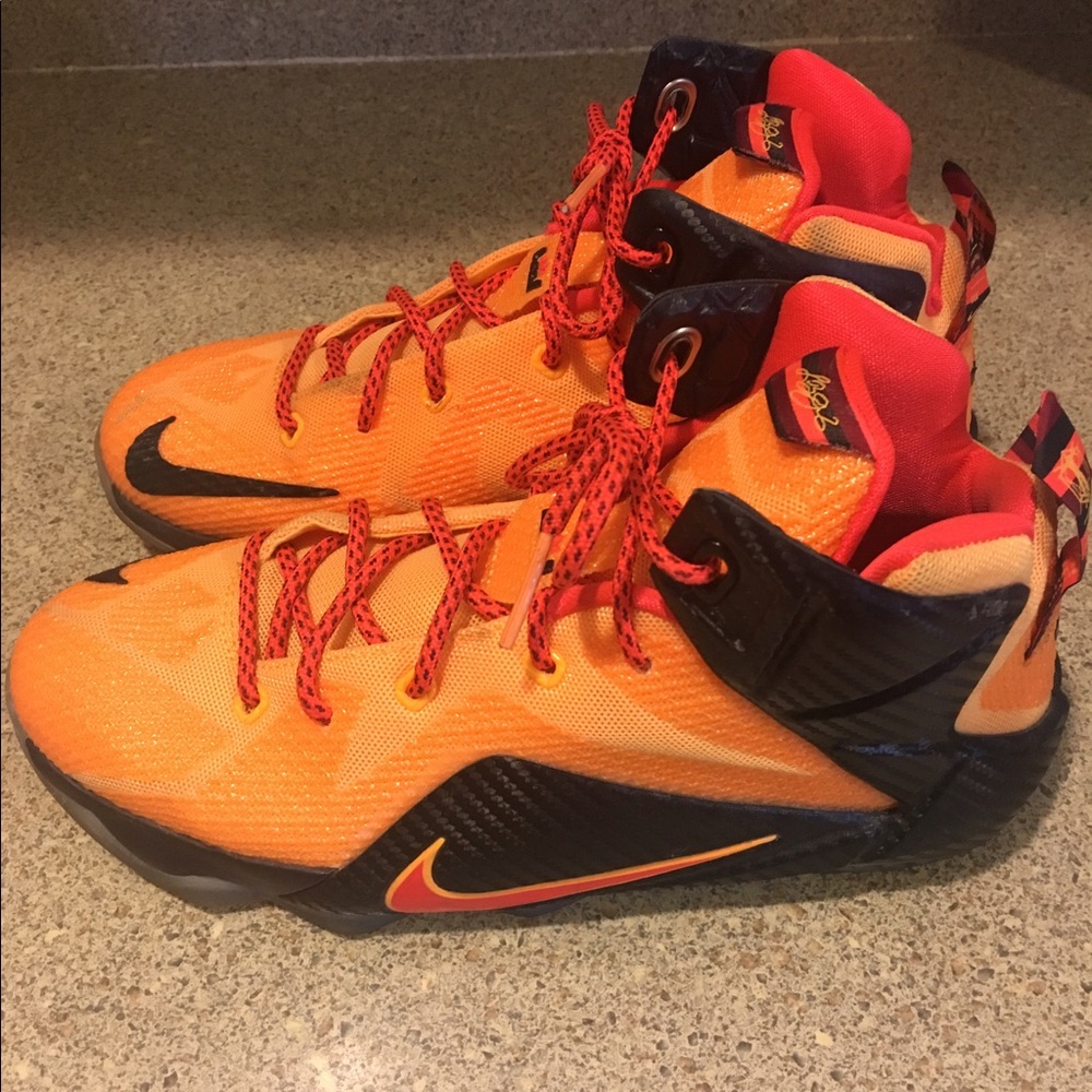 Boys Youth Size 6.5 Lebron James