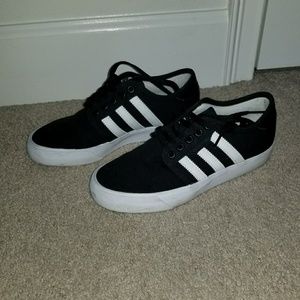 **1hr only sale** Adidas Sneakers
