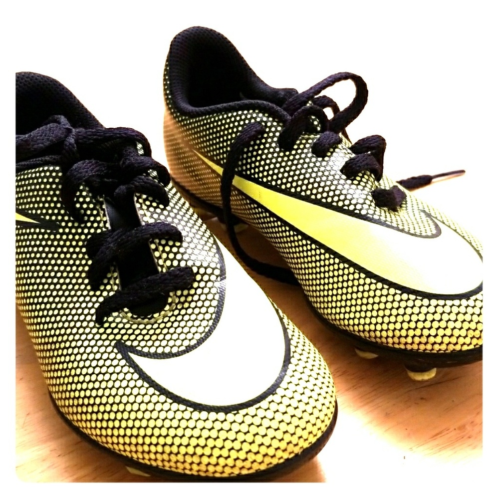 Soccer cleats