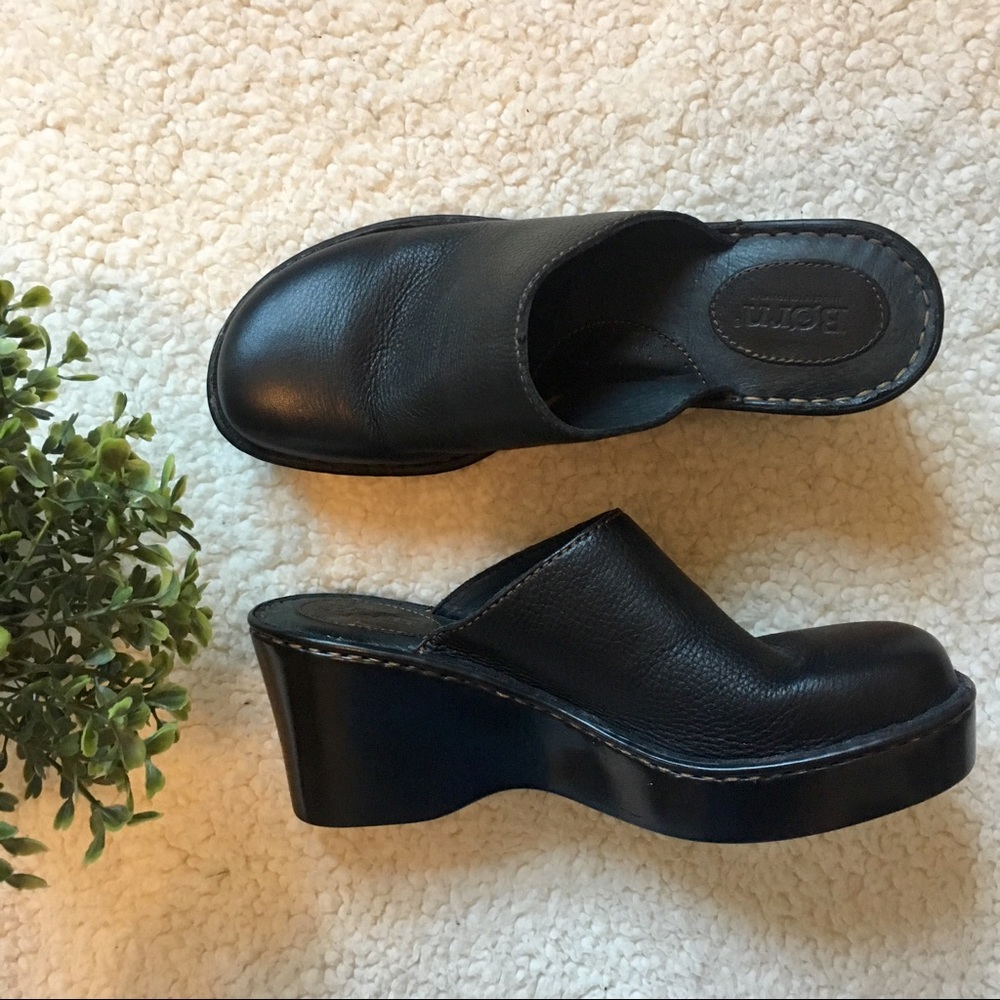 Perfect condition Born clogs