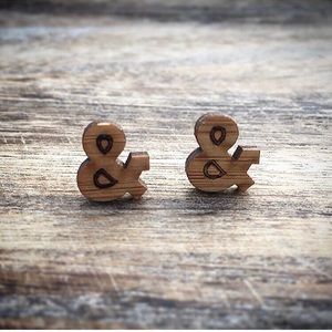 Bamboo ampersand earrings and sign kitschy