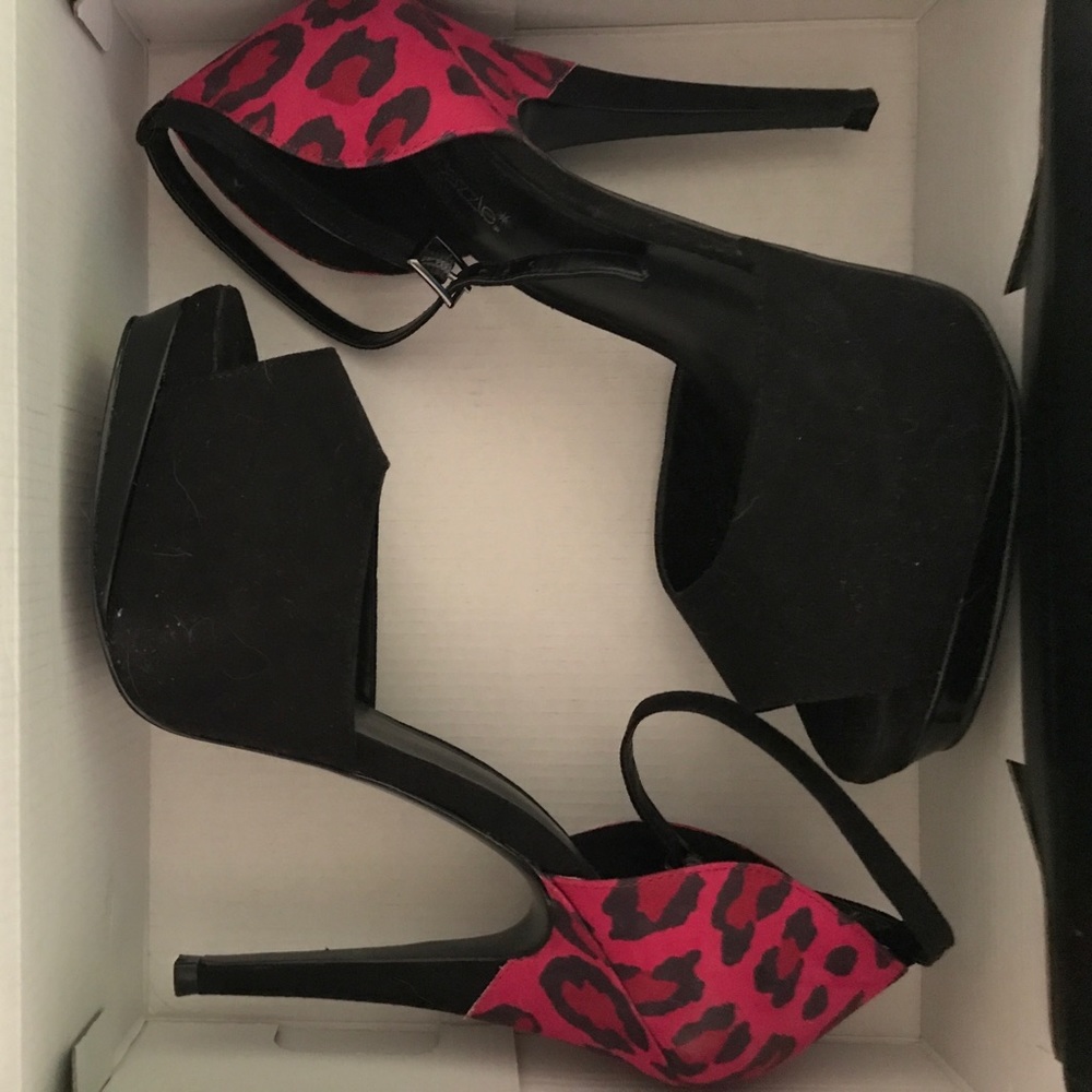 JustFab Anaco Black/Pink Leopard Heel Size 10