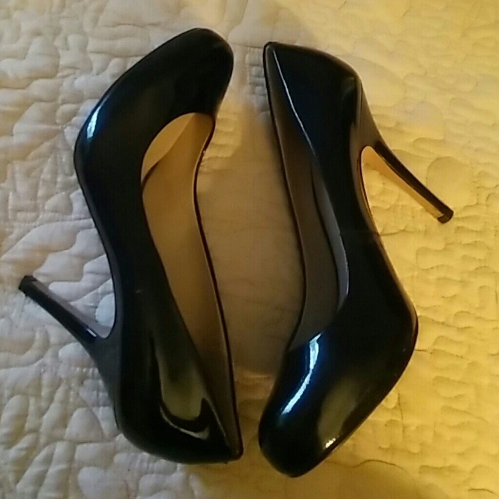 SOLD! JOAN & DAVID Black Patent Pumps 7M