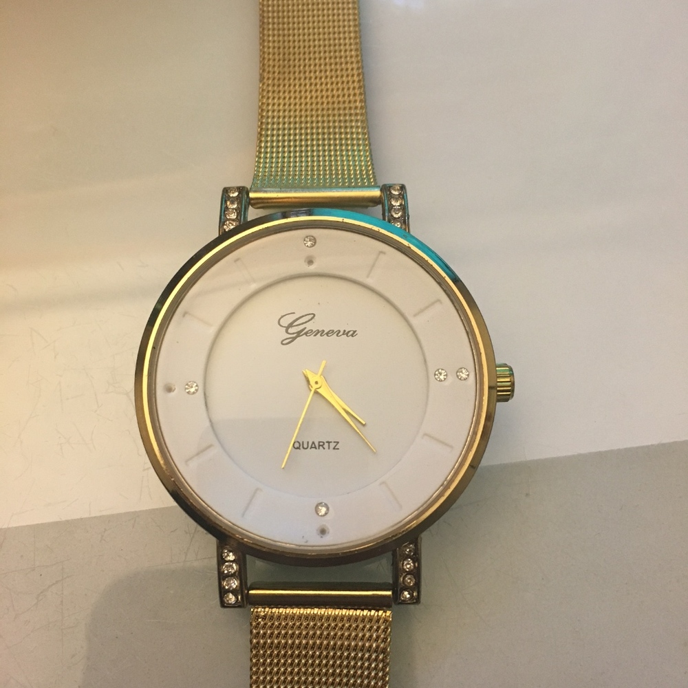 NWT: Geneva Women's Watch. Simple sleek lines.
