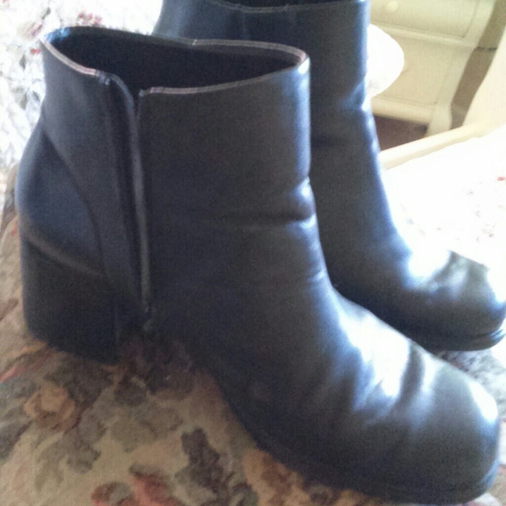 Black leather  ankle boots