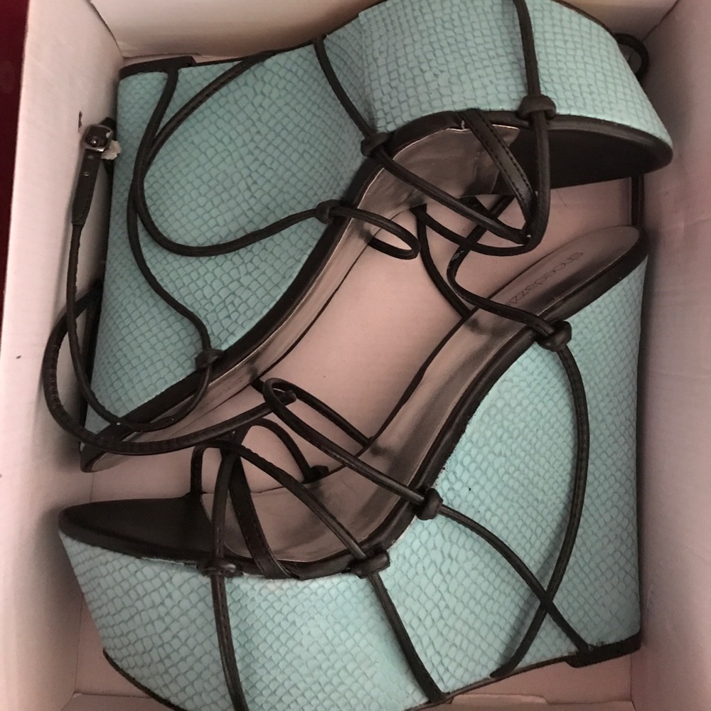 ShoeDazzle Amani Black & Turquoise 9.5 Wedge Heels