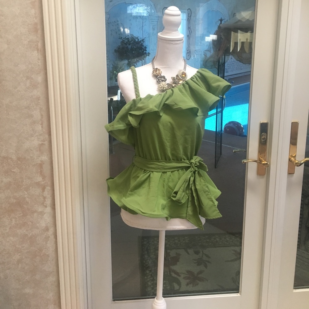 Pea green top