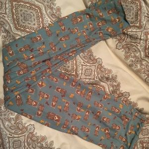 Adorable OS bear leggings!!  Worn once!