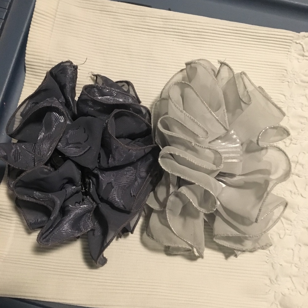 Set of 2 bows