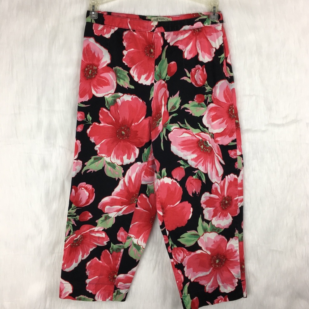 ✨St. John’s Bay Floral Capris