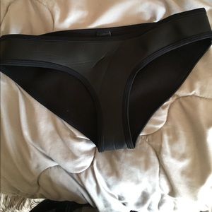 Black Triangl Bikini bottoms