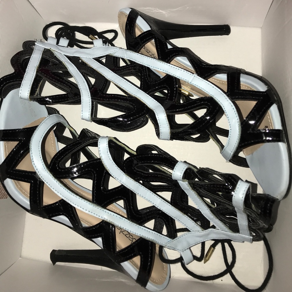 ShoeDazzle Alonsa Blue Black Heels 9.5
