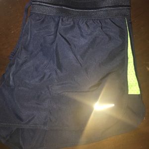 🌺🛍NEW LISTING NWT NAVY AND NEON GREEN NIKE SHORT 🌺🛍NEW LISTING NWT NAVY AND NEON GREEN NIKE SHORT