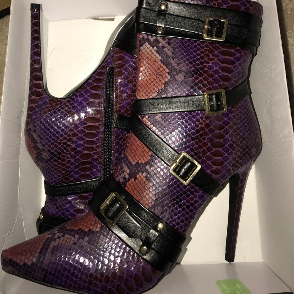 Scene Corsia Purple Snake Boots size 9.5