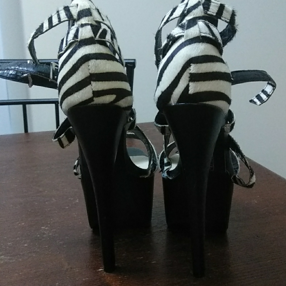 heels - Picture 3 of 3