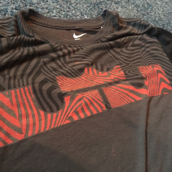 Lebron shirt - Picture 2 of 3