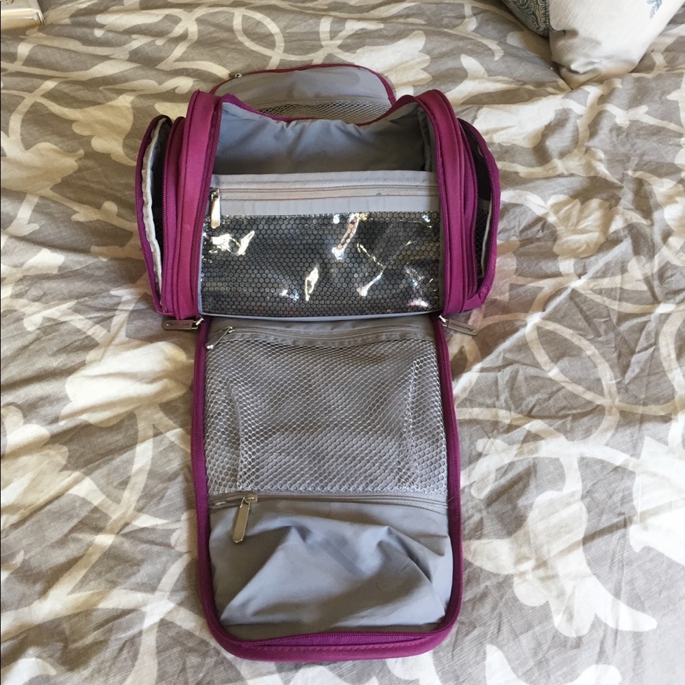 Fuscia Travelon Toiletries Bag