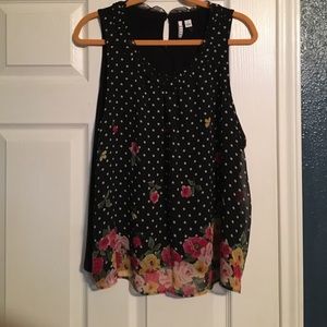 Sleeveless top from Elle, Large.