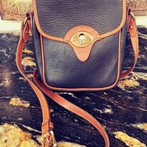Pebble All weather Crossbody Dooney and Bourke