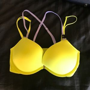 32D Green Victoria’s Secret bra