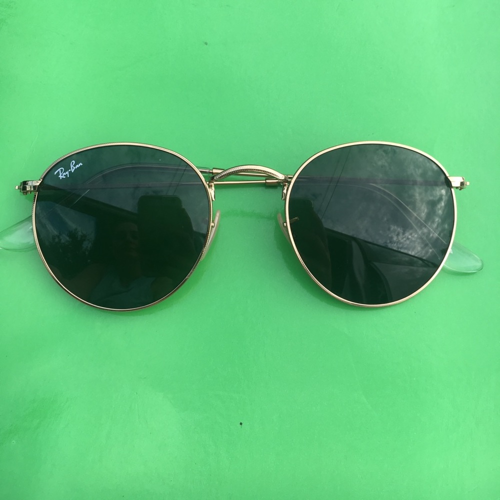 Round Metal Gold Ray-Ban Sunnies