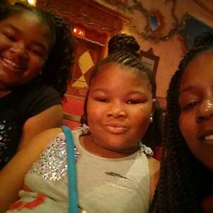 Meet your Posher, Mekia