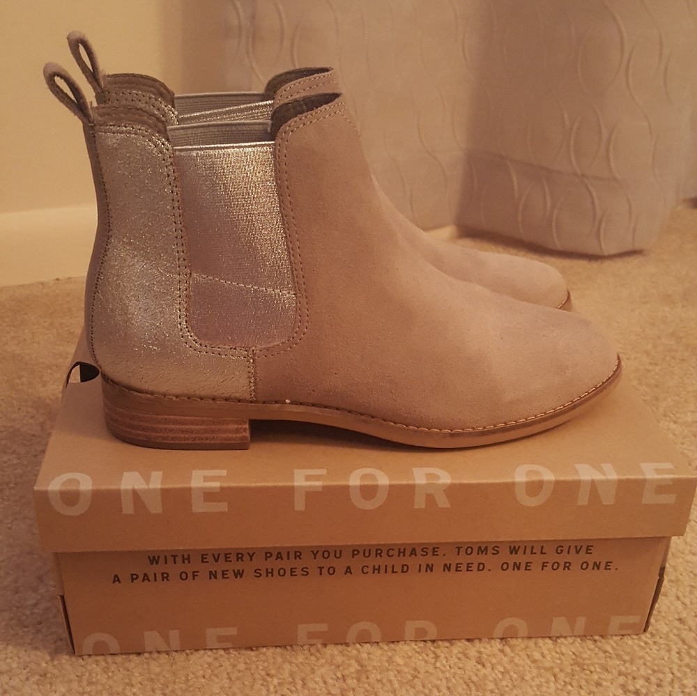NWOT Toms Ella Booties Natural
