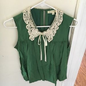 Green tank blouse with lace collar