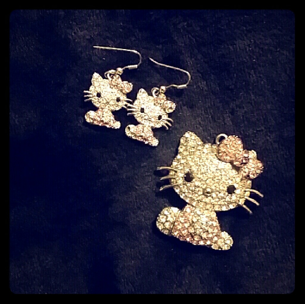sparkly Hello kitty earings and pendant