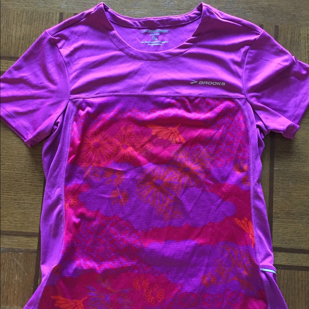 Brooks Equilibrium Technology shirt