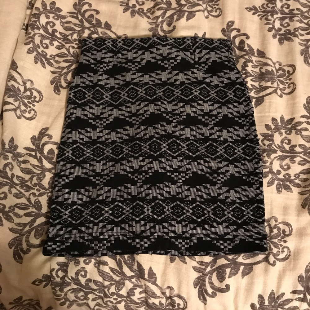 Dynamite Black Mini Skirt with Pattern