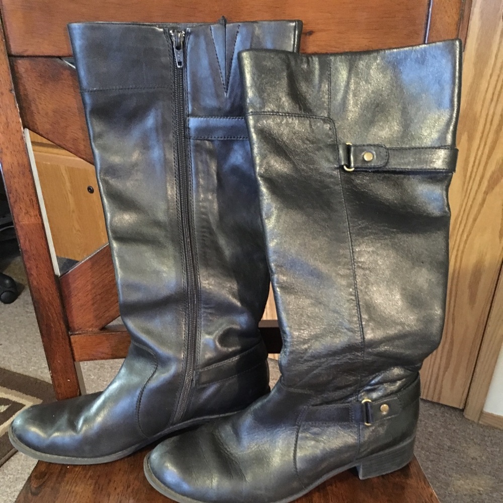 Size 8 black Easyspirit zip up boots