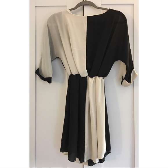 Unique Colorblocked Dress with Sleeves - Picture 3 of 3